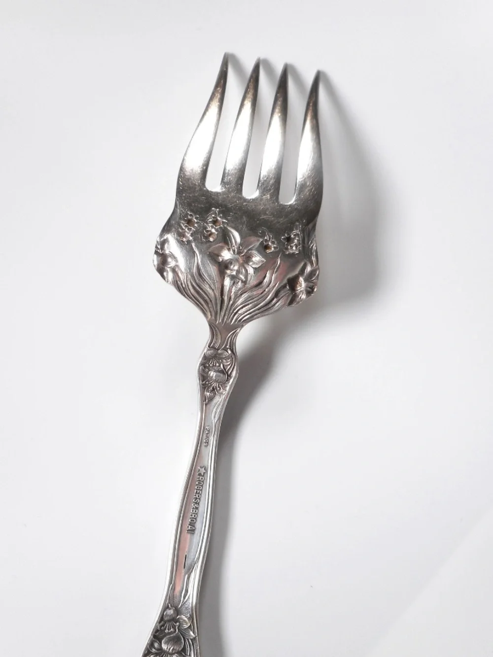 VTG Wm Rogers & Bro 1909 AI Silverplate Floral Lily Monogram Serving Fork 8.5